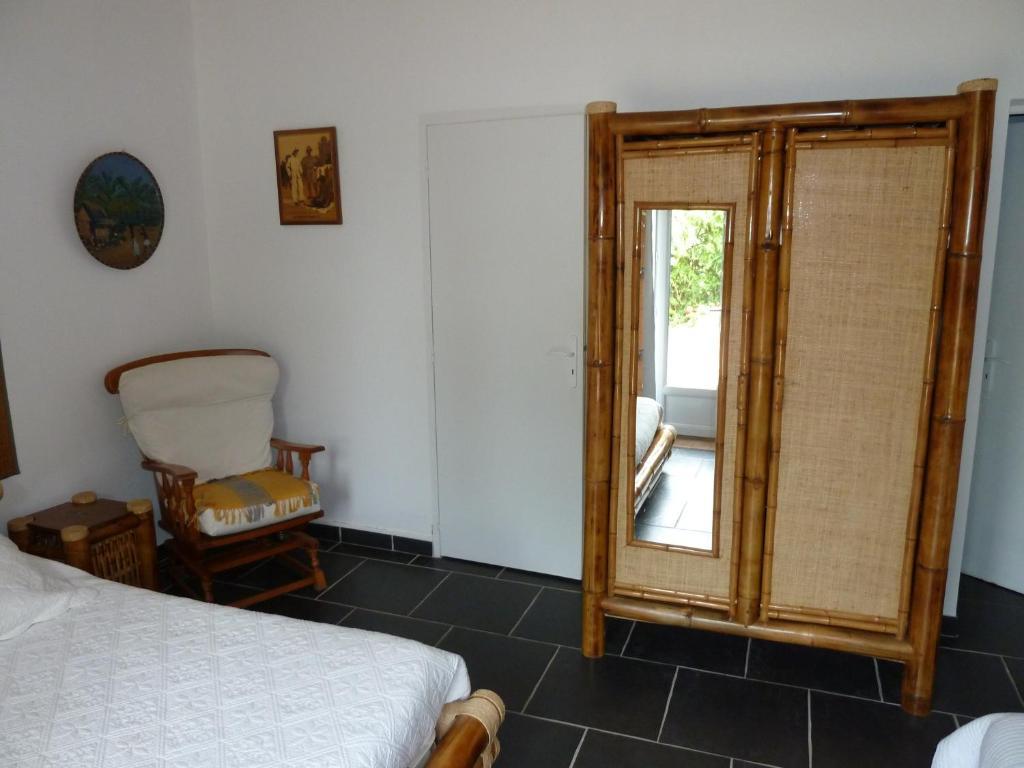 Bed and Breakfast Le Vieux Vauvert Рошекорбон Номер фото