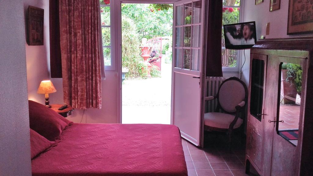 Bed and Breakfast Le Vieux Vauvert Рошекорбон Экстерьер фото