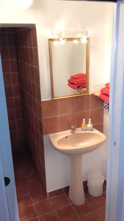 Bed and Breakfast Le Vieux Vauvert Рошекорбон Экстерьер фото