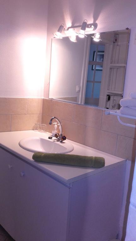 Bed and Breakfast Le Vieux Vauvert Рошекорбон Экстерьер фото