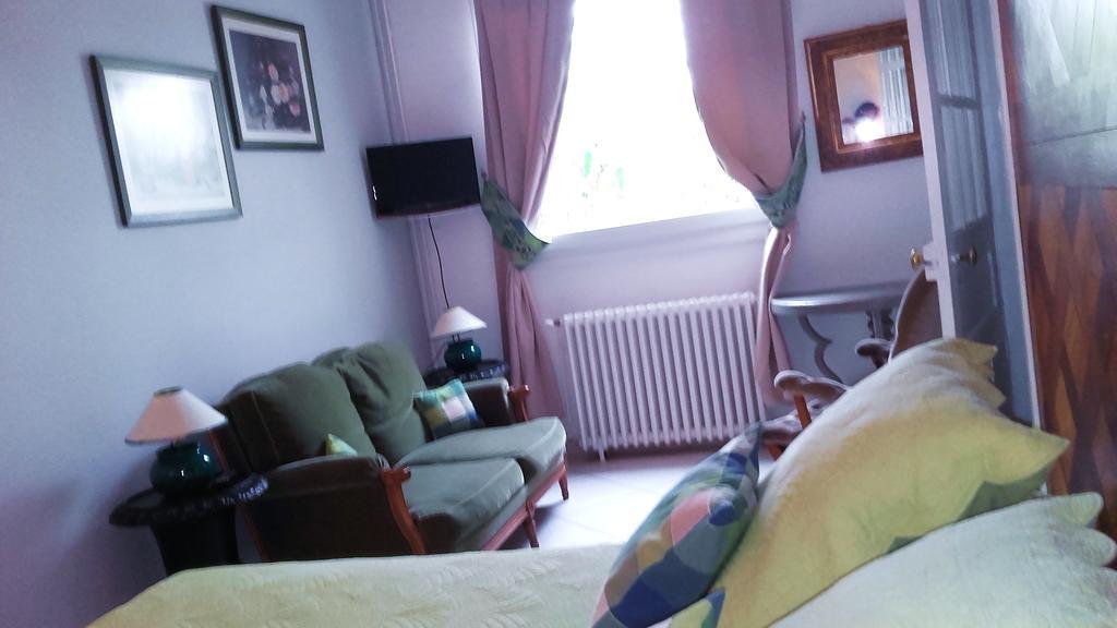 Bed and Breakfast Le Vieux Vauvert Рошекорбон Экстерьер фото