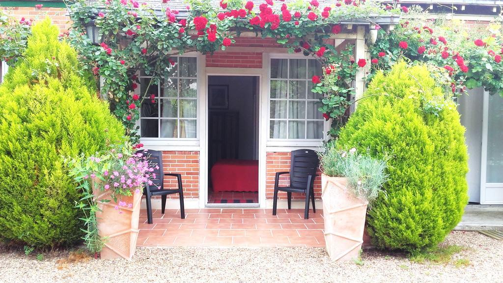 Bed and Breakfast Le Vieux Vauvert Рошекорбон Экстерьер фото