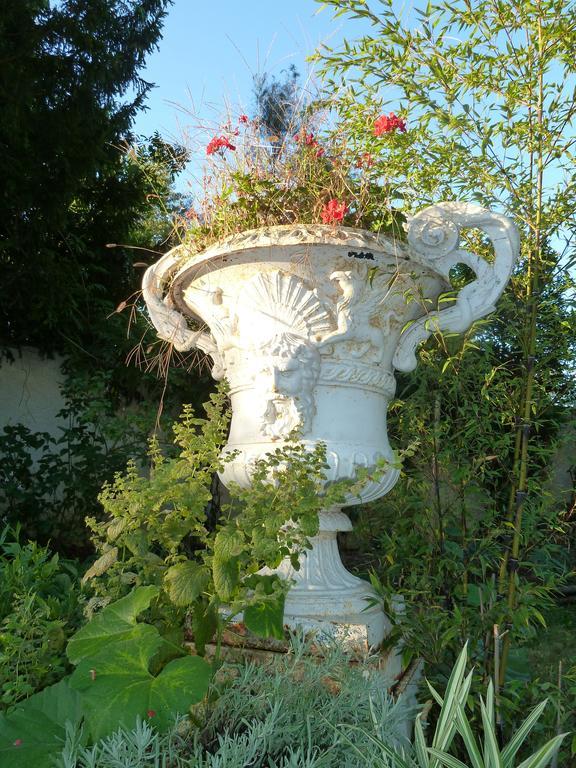Bed and Breakfast Le Vieux Vauvert Рошекорбон Экстерьер фото