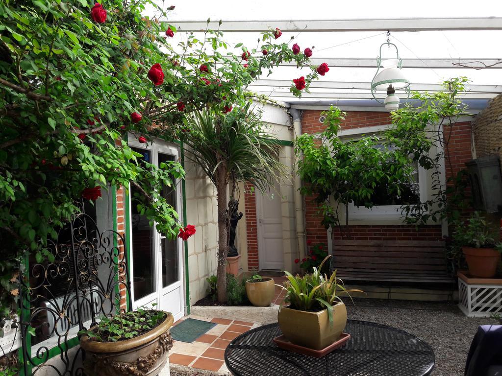 Bed and Breakfast Le Vieux Vauvert Рошекорбон Экстерьер фото