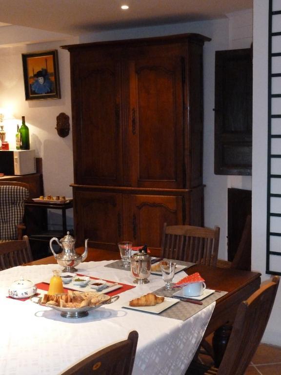 Bed and Breakfast Le Vieux Vauvert Рошекорбон Экстерьер фото