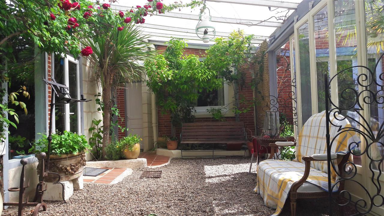 Bed and Breakfast Le Vieux Vauvert Рошекорбон Экстерьер фото